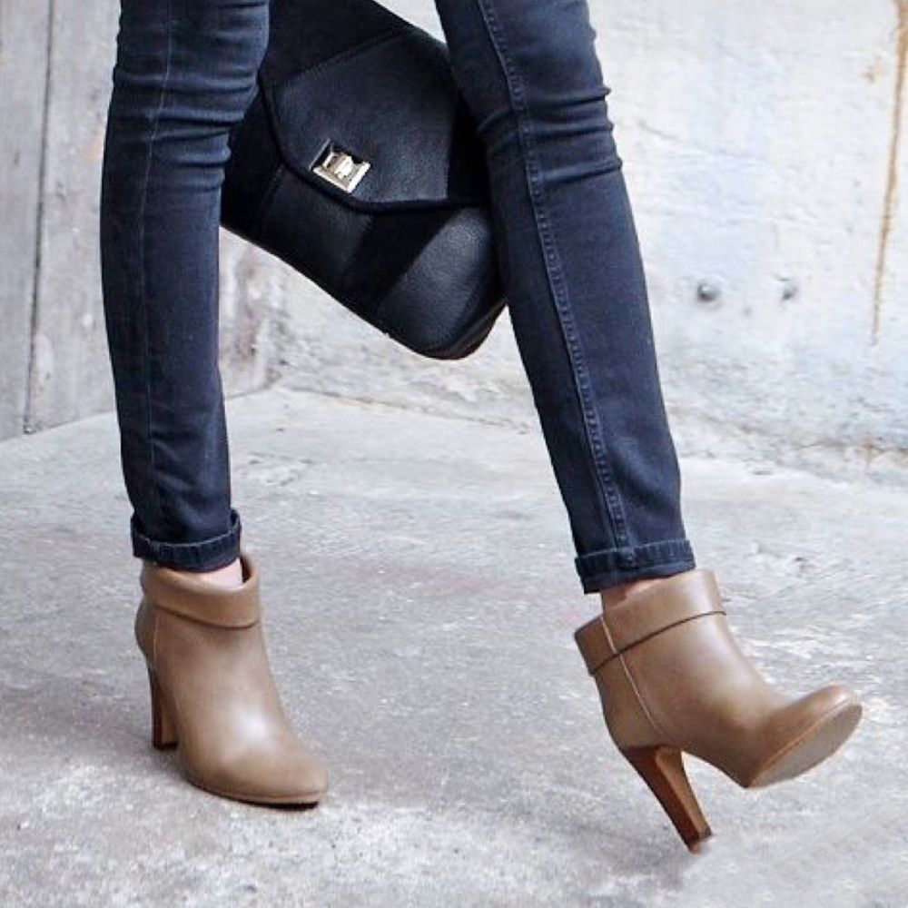 Sézane  Stacked Heel Ankle Boots along with a new unused Sezane cloth tote.